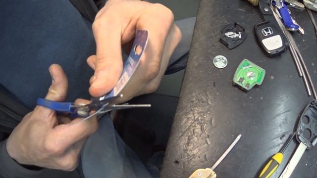 Как заменить батарейку в автомобильном ключе HONDA ACORD смотреть онлайн