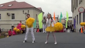 Даша Ким и Миша Ловягин. Песня "Оранжевое солнце". День защиты детей, 2014г