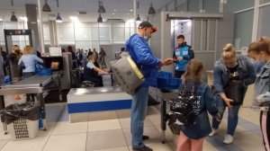 АЭРОПОРТ ТОЛМАЧЕВО НОВОСИБИРСК/ТЕРМИНАЛ ВНУТРЕННИХ ВЫЛЕТОВ/ПРЕДРЕЙСОВЫЙ ДОСМОТР/ЗАЛ ОЖИДАНИЯ ВЫЛЕТА