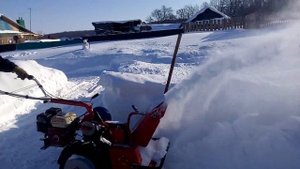 Уборка снега. Мотоблок Фаворит и снегоуборочная приставка ЗиД СМ-1.