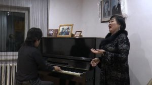 Эхын сэдьхэл-исп. солистка группы Үетэн Баярма Дамдинова