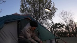 これはハマる！マルチグリドルでキャンプ飯。桜満開のソロテント泊【徒歩キャンプ女子】/ japan camping video