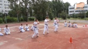 Показательное выступление каратистов каратэ киокушинкай в школе 33