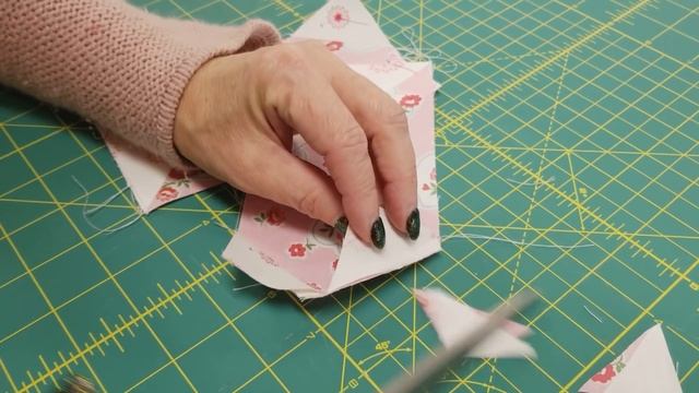 Donna's SWEET "Hearts and Pinwheels" FREE PATTERN Quilt tutorial! смотреть онлайн