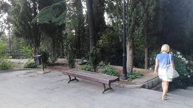 #СашаКира. От пляжа Солнечный до Приморского парка. Ялта - июль 2020. смотреть онлайн