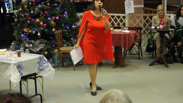 Ирина Леонтьева читает свои стихи.