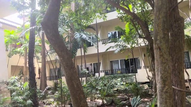 Паттайя. Большой обзор территории отеля The Green Park Resort.