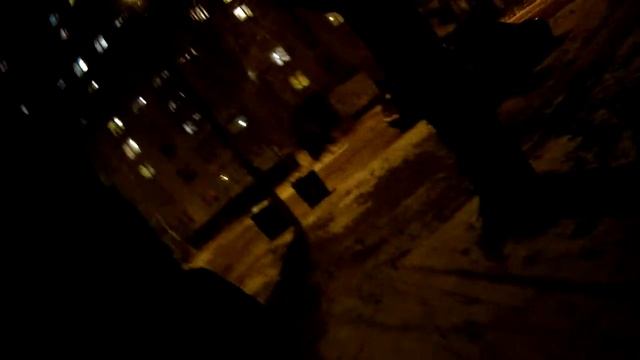 Видео-тест экшн-камеры TCL SVC200 в ночное время при свете фонарей. смотреть онлайн