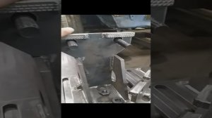 Зажимы за отбортовку порога