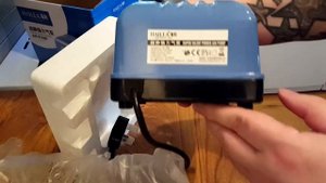 Hailea V-20 air pump unboxing.