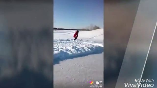 ЗИМА//КОНЬКИ//ЖЕСТЬ//СЛОМАЛА НОГУ смотреть онлайн