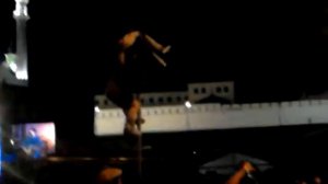 Залезли на дорожный знак (делайте звук тише)