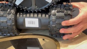 Что нового в роботах газонокосилках? Обзор 2023 Caiman Tech X2 Elite ZR#покостравы #газонокосильщи