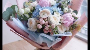 ОН ДАРИЛ ЕЙ ЦВЕТЫ ДАЖЕ ПОСЛЕ СМЕРТИ. МАЯКОВСКИЙ