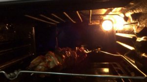 Мясо на вертеле. Тест гриля в духовке Hotpoint ARISTON FH G WH HA S. Приготовление жаренного мяса