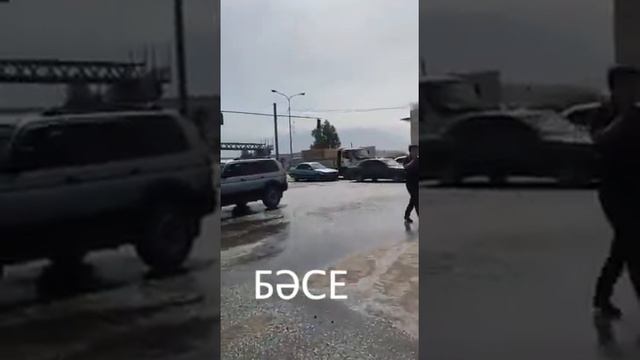 На рынке "Жеты курдас" митингуют торговцы. Требуют открыть рынок. Алматы. 13.05.2020 / БАСЕ смотреть онлайн