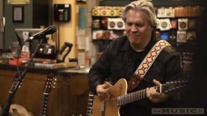 Finger-style guitar virtuoso Doyle Dykes plays Classical Gas & 25 or 624 (Chicago.)