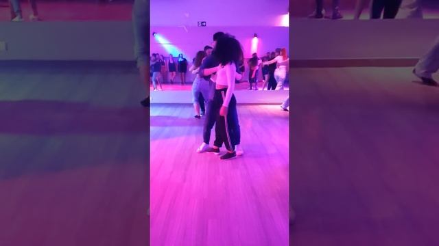 Marcelo Eidy e Kay Rosa - Zouk @solumVIP смотреть онлайн