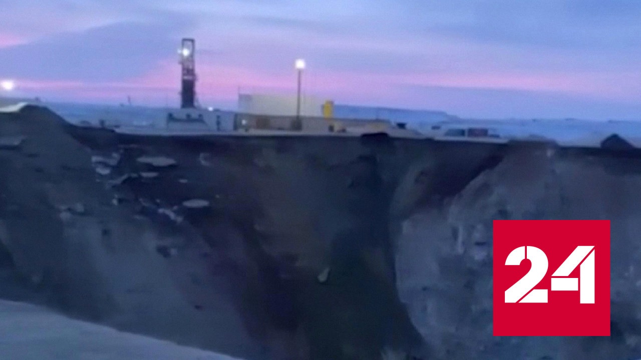 В Казахстане автобус с пассажирами рухнул в воронку старой шахты - Россия 24