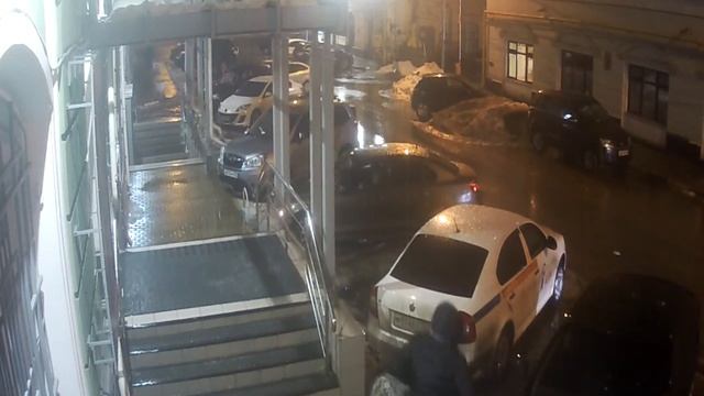 Начальник отдела полиции речного порта в Н.Новгороде сбросил сверток с деньгами