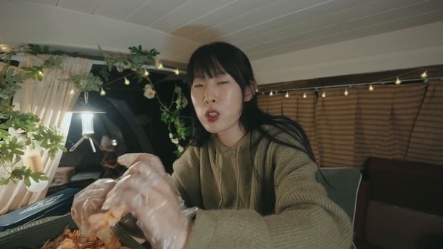 천둥 번개가 내리치는 숲 속에서 폭우 캠핑 / 1초 원터치 투명 텐트 / 나홀로캠핑 / 대하 구이와 붕어빵 /  캠핑브이로그