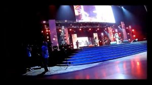 Валерий Анохин и группа Круиз Крутится волчок Лужники 10.08.2016 г..mp4