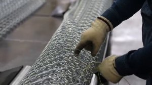 Процесс изготовления забора из сетки-рабицы. Завод по производству сетчатых заборов в Японии.