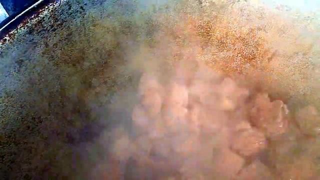 ГОВЯДИНА ТОМЛЁНАЯ В ПИВЕ В КАЗАНЕ НА СВЕЖЕМ ВОЗДУХЕ смотреть онлайн