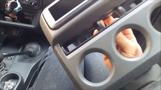 Новая Нива ЛЕГЕНД. Установка 9ти дюймовой магнитолы. смотреть онлайн