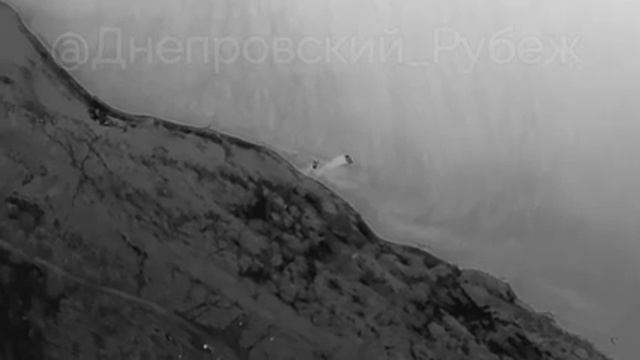 Ланцет работает по моторной лодке с десантом внутри.