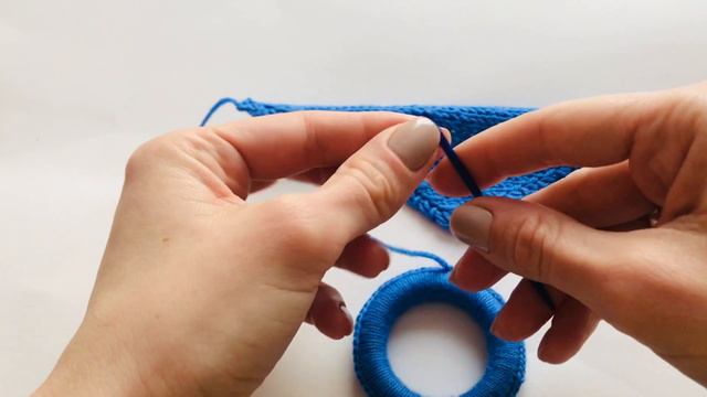 Прикрепить обвязанное кольцо к полотну смотреть онлайн