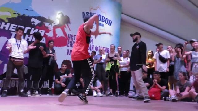 Уличные танцы в Ташкенте