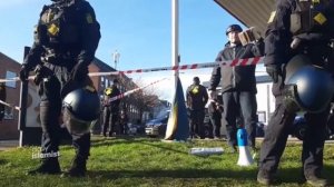 Шведский  ультраправый националист Расмус Палудан сжёг Коран