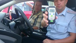 ДПСник предлагает пройти с ним в патрульный авто! Ответ которого они боятся, и бросают документы