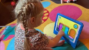 Развивающие игры на планшете для самых маленьких 2 -3 года. Ева изучает фигуры, цвета и картинки