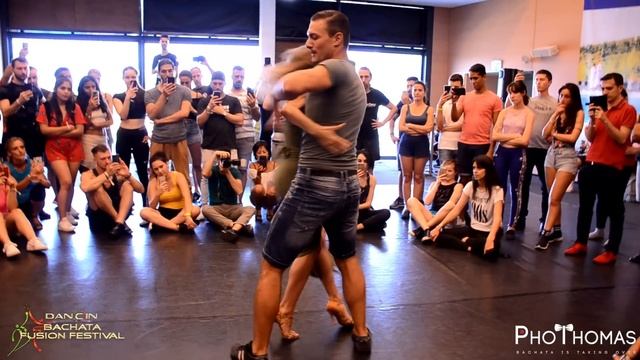 Andrea & Silvia [Vas a Quedarte] @ Dancin Bachata Fusion Festival 2019 смотреть онлайн
