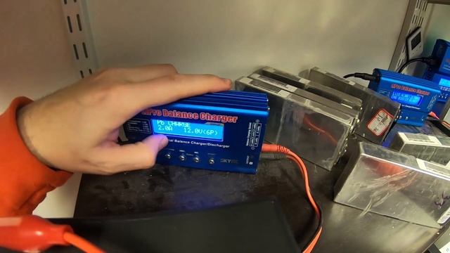 APC Backup-UPS ES700 - Lead Acid Battery Replacement смотреть онлайн