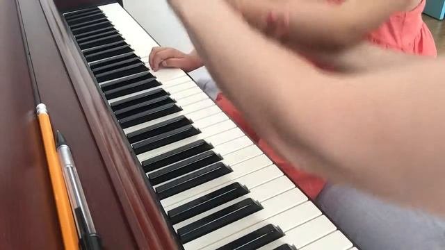Самые первые занятия фортепиано для малышей. Правильная постановка руки
