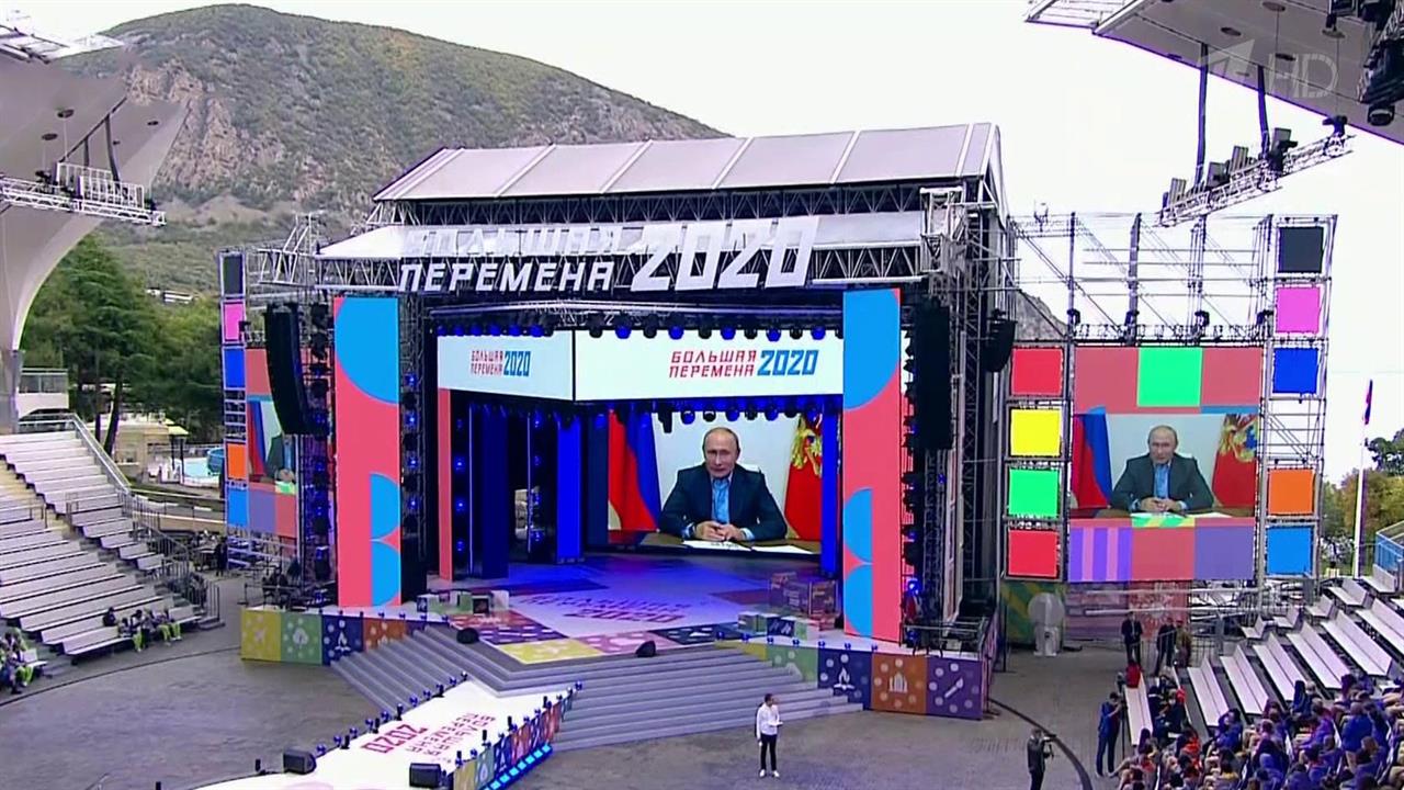 С финалистами конкурса для школьников "Большая перемена" встретился Владимир Путин