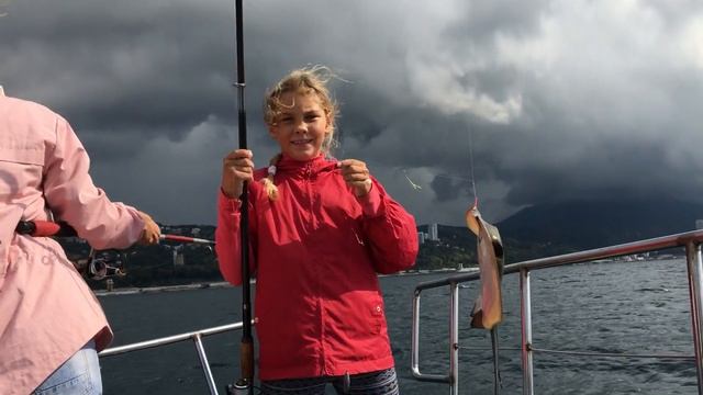 Пойман скат в Черном море смотреть онлайн