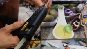 Новогодняя игрушка на ёлку с грецкого ореха своими руками. Предсказания в орехе.