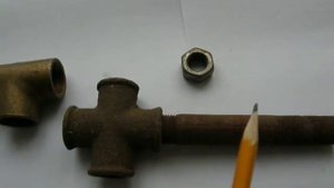 Ремонт водопровода,раскрутить старое соединение.
