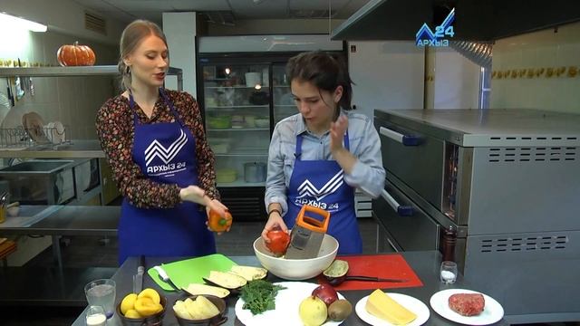 Наша кухня. Готовим фаршированные баклажаны и десерт "Фруктовый" (24.12.2017) смотреть онлайн