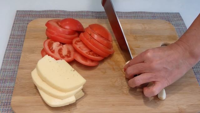Свинина запеченная в духовке." Мясная Книжка" или "Гармошка" с сыром и помидорами.
