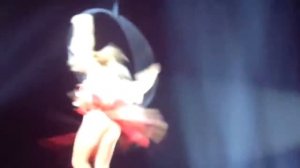 0512: воздушная гимнастка