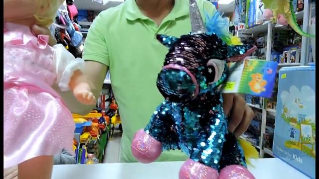 Кукла общается и отгадывает задуманное! смотреть онлайн