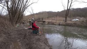 Рыбалка на весеннюю УКЛЕЙКУ и как её ловить в толпе рыбаков и когда плохой клёв .  .