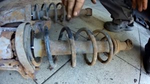 Задние стойки амортизаторов Opel Vectra B.Стаканы сгнили вместе со стойками.