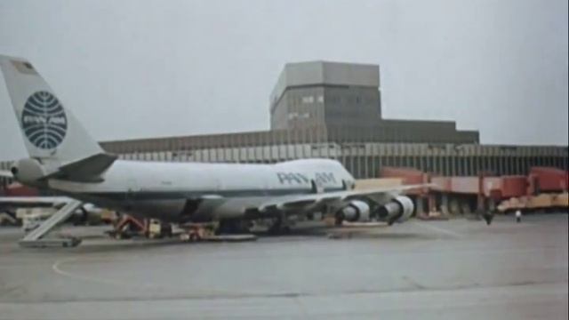 Pan Am Boeing 747-121 N748PA "Clipper Crest of the Wave" at Moscow Sheremetyevo Airport, 1988 смотреть онлайн