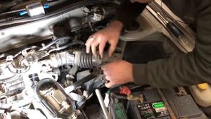 Замена топливного фильтра на примере NISSAN BLUEBIRD 2000 г.в.